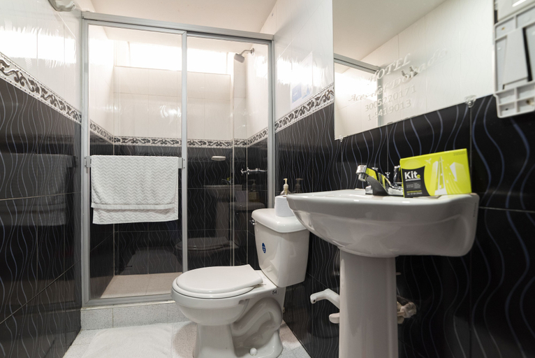 Bathroom 5, Hotel Dorado 100, Santafé de Bogotá