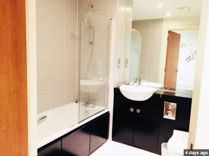 Bathroom, Birmingham Serviced Apartment- Ryland, Birmingham
