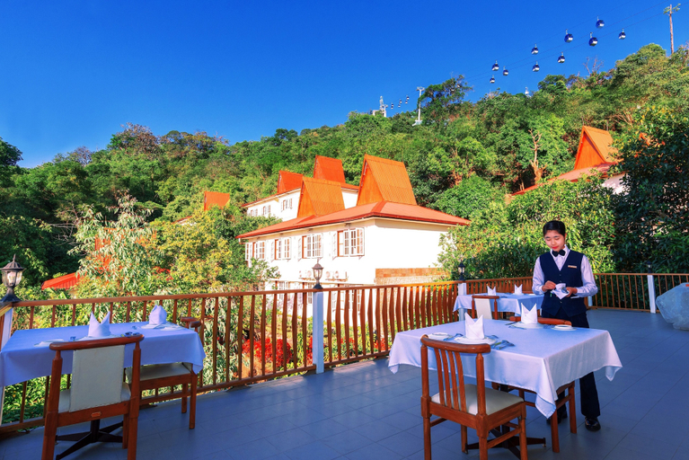Food & Drinks, Golden Rock Hotel, Thaton