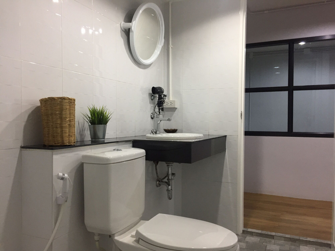 Bathroom 3, Hello House, Mueang Krabi