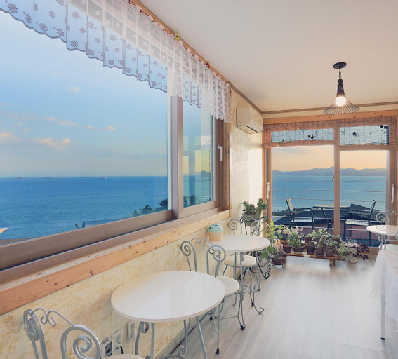 Others 5, Belvienne Pension, Namhae