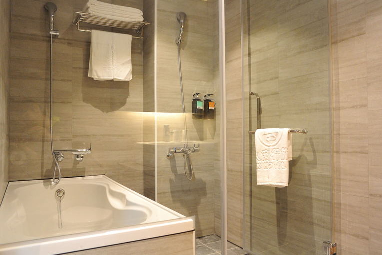 Bathroom 4, Fengjia K Hotel, Taichung