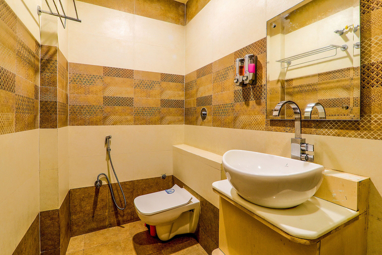 Bathroom, FabHotel Rudra Inn & Cafe I, Gorakhpur