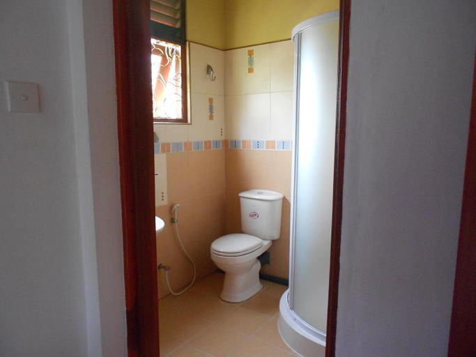 Bathroom 2, Accoma Villa, Hikkaduwa