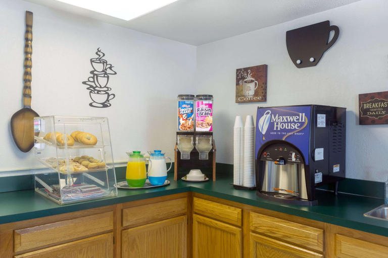 Food & Drinks 5, Knights Inn - Athens, OH, Athens