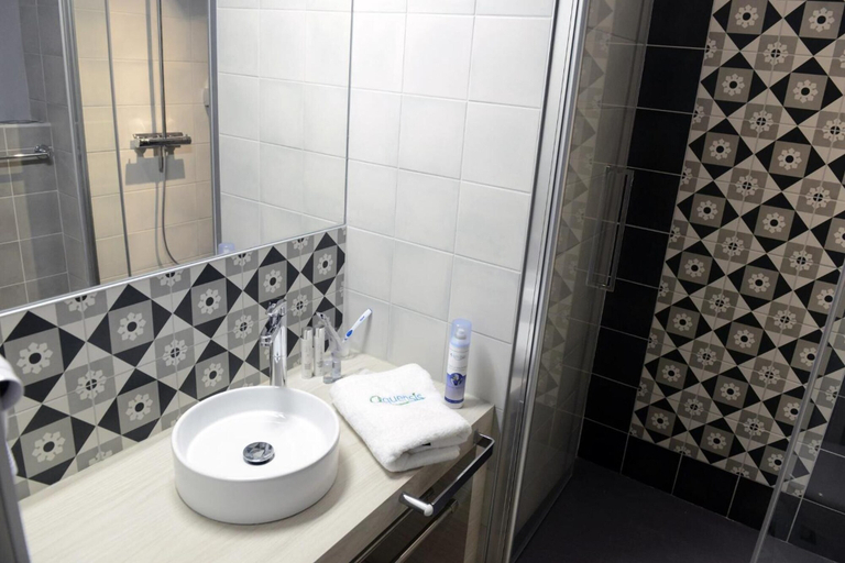 Bathroom 4, La Residence des Thermes, Hautes-Pyrénées