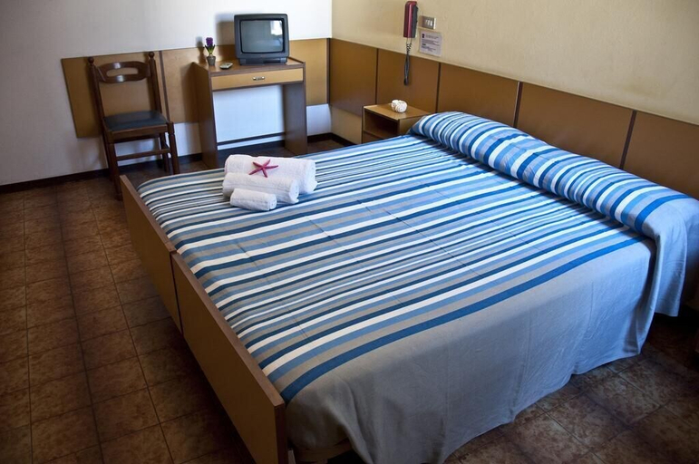Bedroom 3, Hotel Villa dei Fiori, Rimini