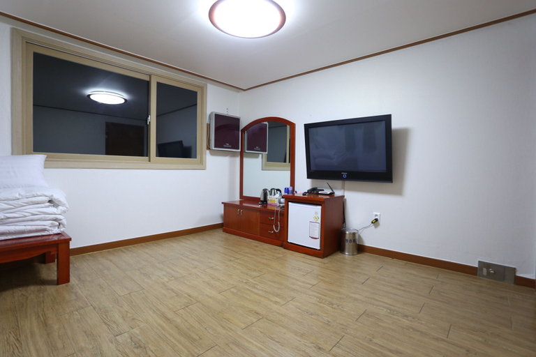 Bedroom 3, Hotel Coco, Donghae