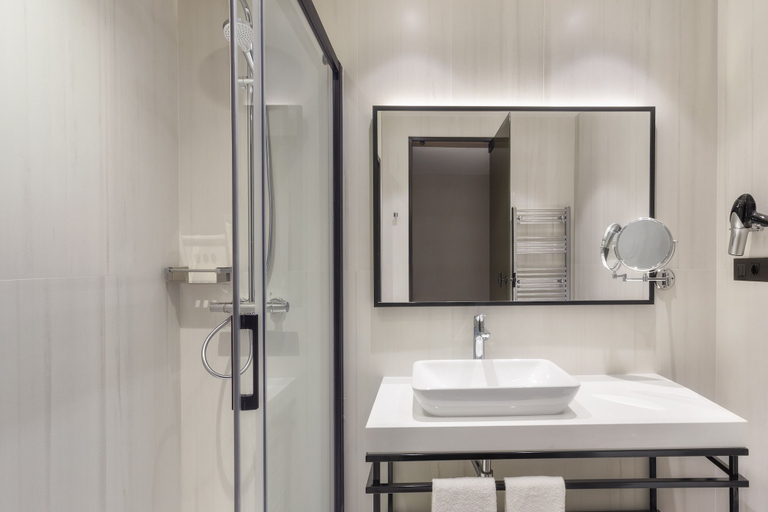 Bathroom 4, Eurostars Guadalquivir, Sevilla