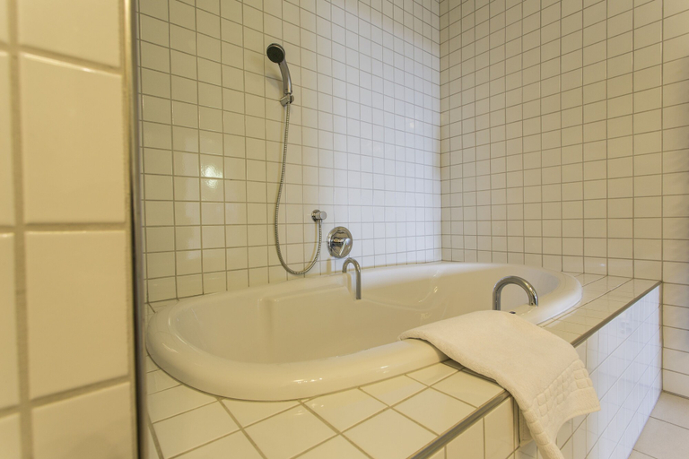 Bathroom 3, all inclusive Hotel Lohmann, Imst