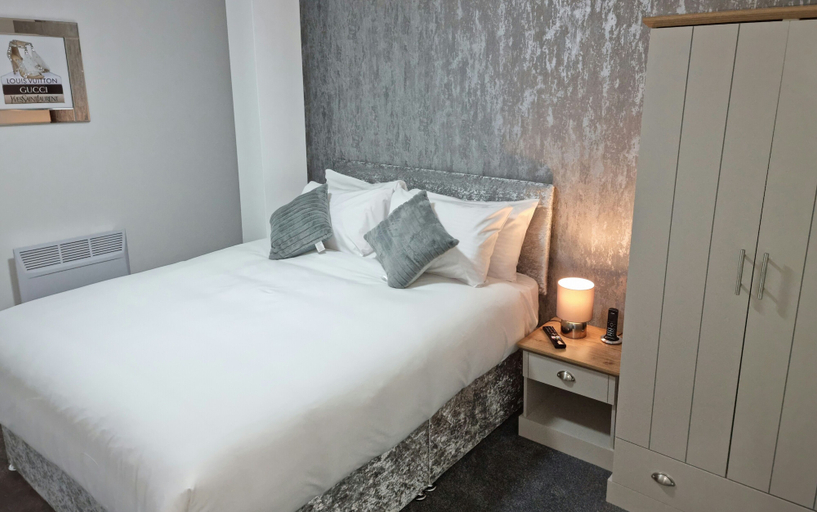 Bedroom 2, Frames hotel, Sefton