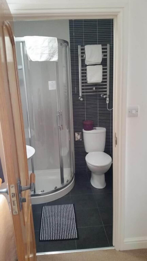 Bathroom 3, Mandeley Guest House, Cornwall