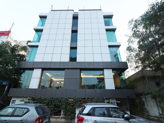 The Orion Plaza, West