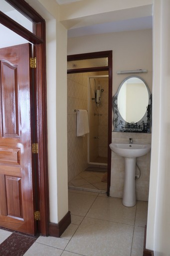 Bathroom 2, Acacia Luxurious Apartments, Westlands
