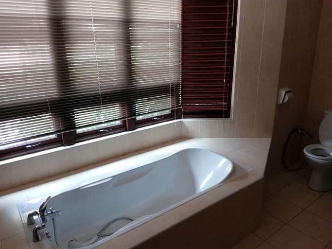 Bathroom 4, Batu Ferringhi Homestay, Pulau Penang