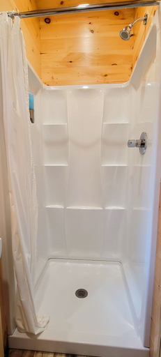 Bathroom 4, Trailside Stays, Grafton