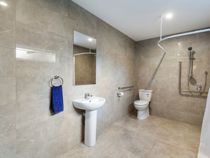 Bathroom 4, Dunrovin Motel, Taupo