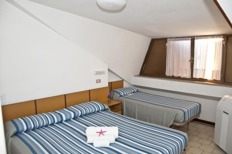 Bedroom 2, Hotel Villa dei Fiori, Rimini