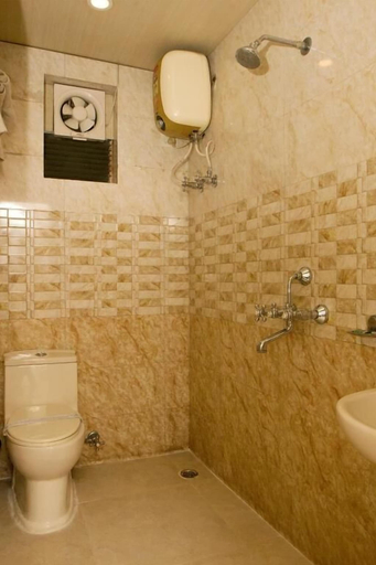 Bathroom 5, Hotel White House, Kolkata