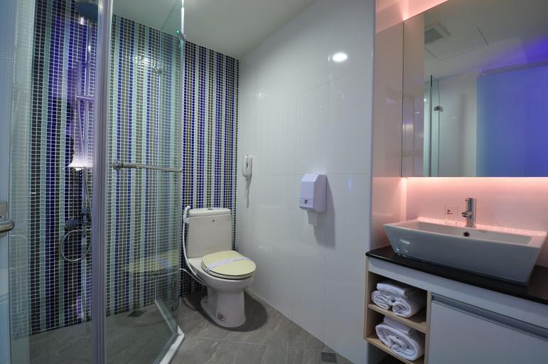 Bathroom 3, Hotel 20 Alley, New Taipei City