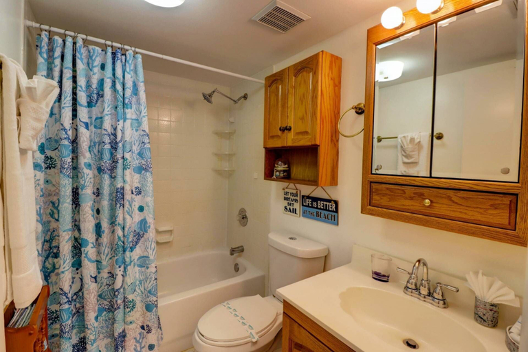 Bathroom 3, 16360 Dublin Cir #202, Lee