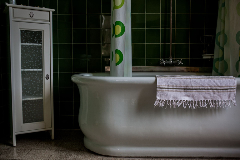 Bathroom 4, Villa Moorings, Lucca
