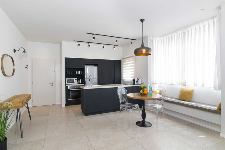 Others 4, Tlv Center by Tlv2rent