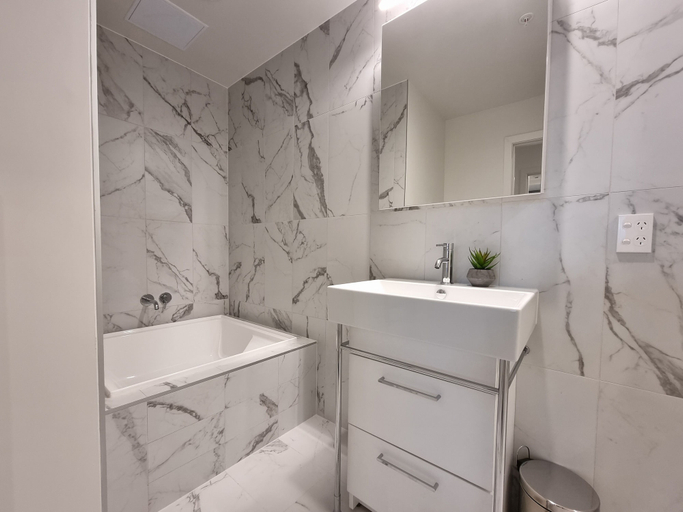 Bathroom 3, Luxe Apt w Harbour-Sunset Views -Parking, Waitakere