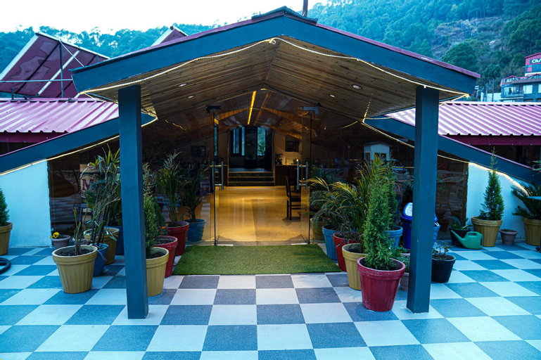 Exterior & Views