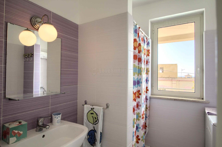 Bathroom 5, Starfish Apt, Lecce