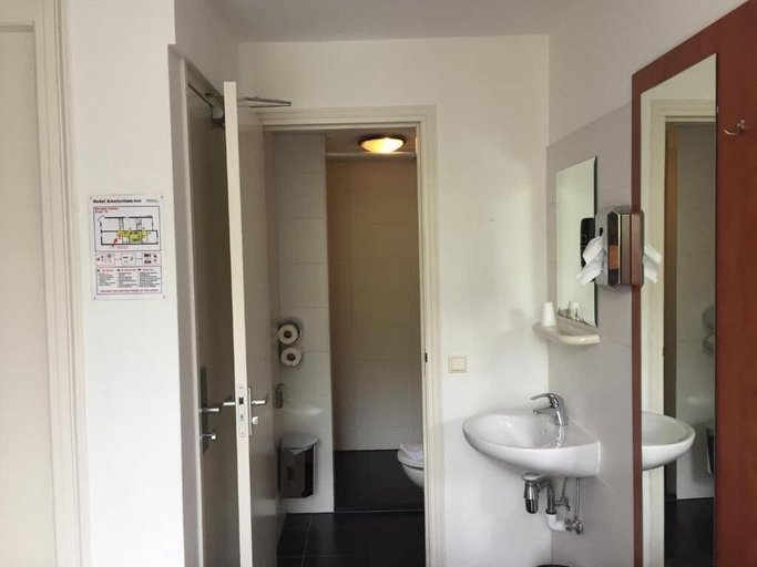 Bathroom 3, Hotel Amsterdam Inn - Digital Access, Amsterdam