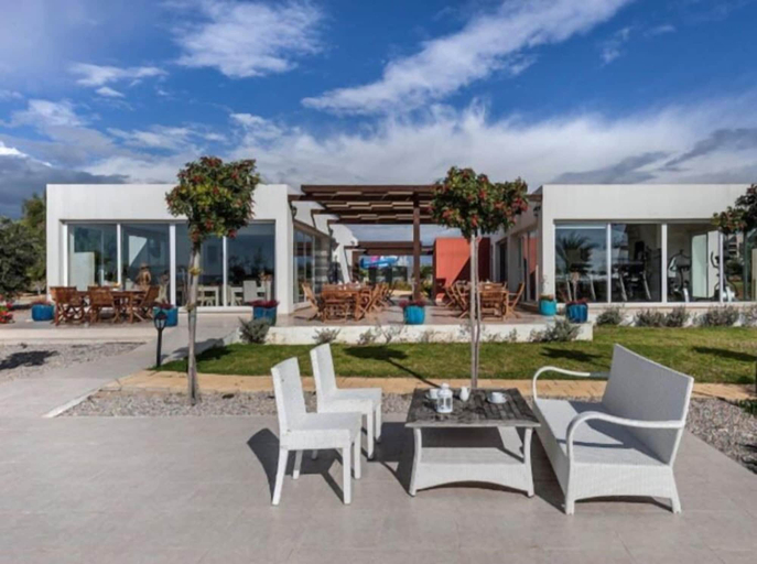 Exterior & Views, Thalassa Beach Resort Apartment 11-301