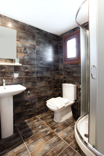 Bathroom 4, Asprolithos Studios, Thessaly