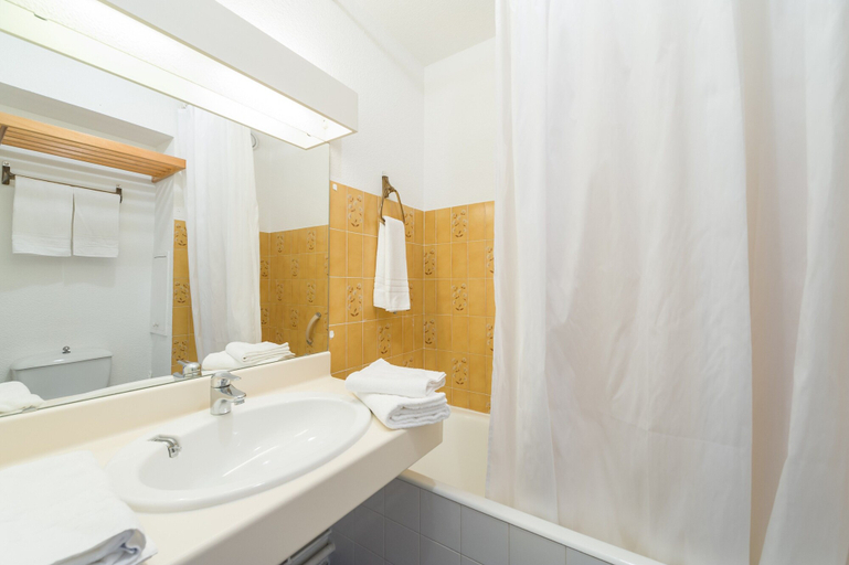 Bathroom 3, Résidence Pierre & Vacances Hyeres Le Port, Var