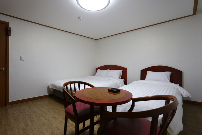 Bedroom 4, Hotel Coco, Donghae