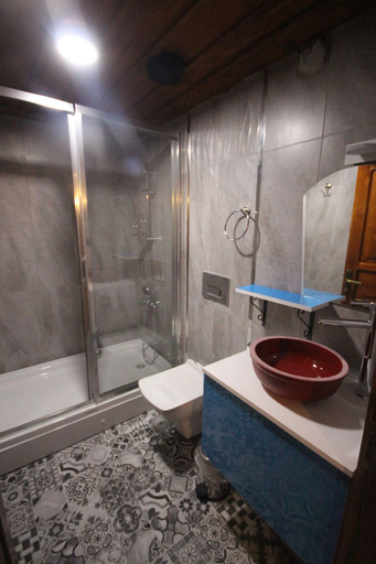 Bathroom 5, Bergama Tas Konak, Bergama