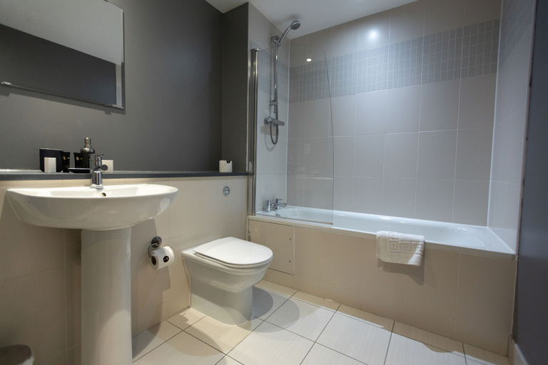 Bathroom 4, Dream Apartments Silkhouse Court, Sefton