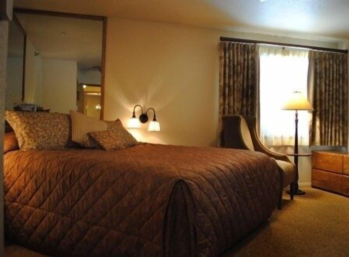 Bedroom 2, Getaways at Snow Lake Lodge, San Bernardino