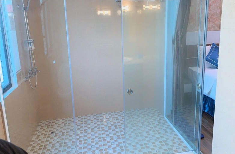 Bathroom 3, Huong Buoi Hotel, Đông Hưng
