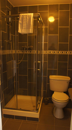 Bathroom 3, Dalys Inn
