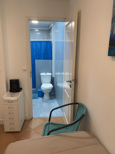 Bathroom 2, House and Rooms in Lisbon, Lisbon