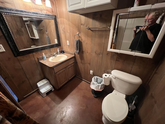 Bathroom 4, Lake Godstone™, Jack