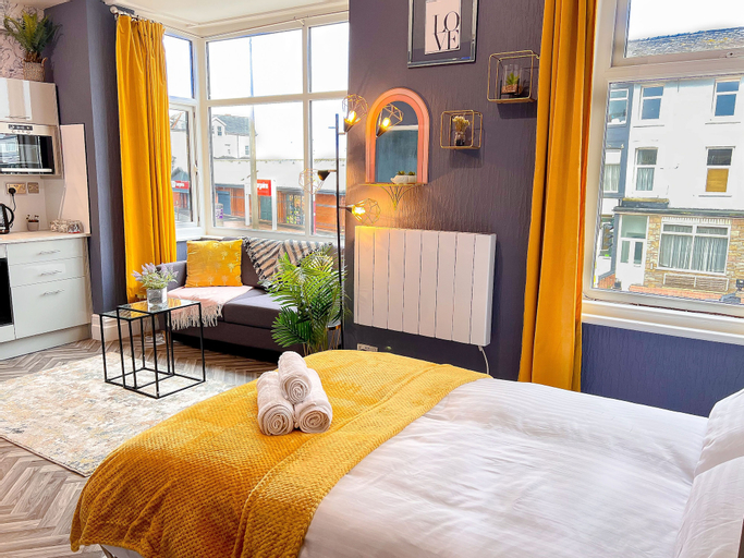 Lunar Stays, Blackpool