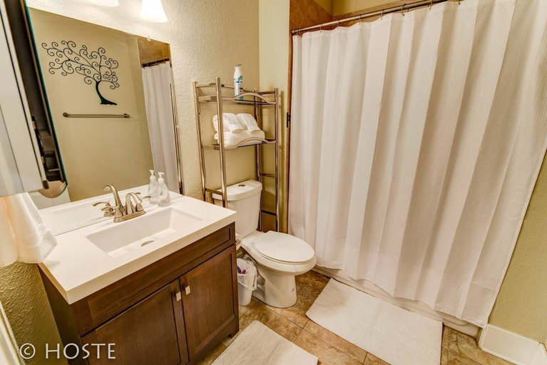 Bathroom 4, 2BR Old Colorado City Retreat With Mtn View, El Paso