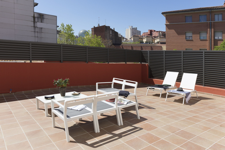 Others 4, La casa del Piano, Girona
