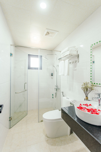 Bathroom 4, White Crown Hotel, Hạ Long
