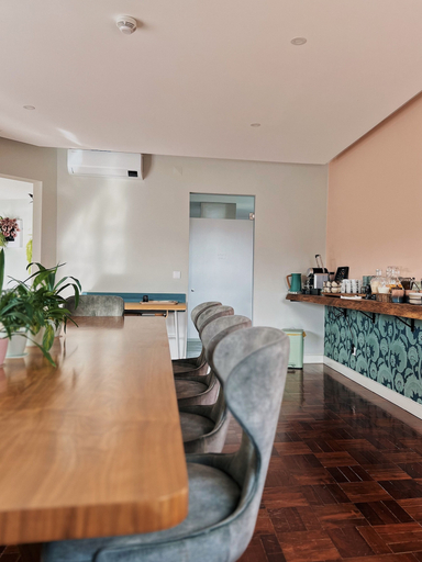 Food & Drinks 4, Luna House, Cascais