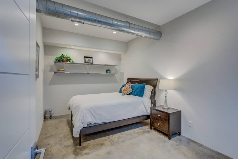 Bedroom 2, 4BR Modern Marvel Downtown Custom Private Balcony, El Paso