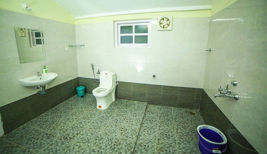 Bathroom, Deluxe Twin Room In British Bungalow, Wayanad