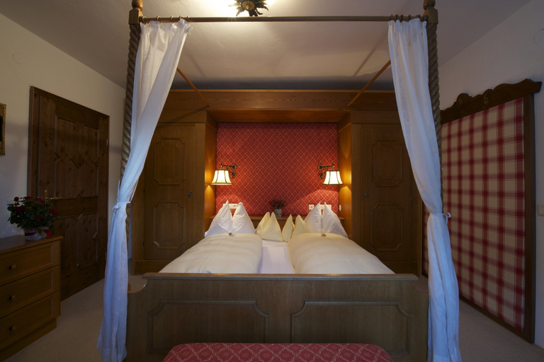 Bedroom 2, Schlosshotel Bergschlössl, Landeck
